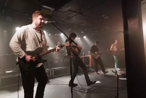 Widmete sich dem musikalischen Erbe des verstorbenen Matthew Chipchase: Young Rebel Set beim Konzert im Cotton Club der Kammgarn