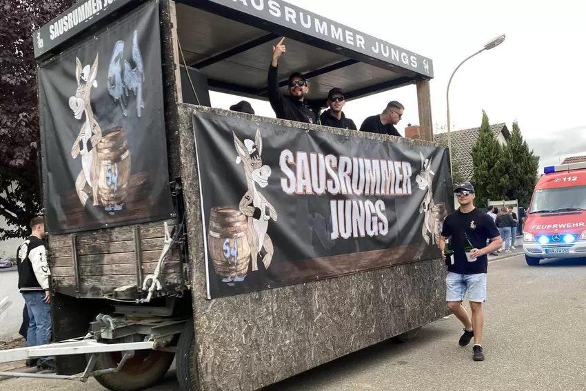 Die Sausenheimer Jungs machten so richtig Party beim Sausenheimer Kerweumzug 2025.