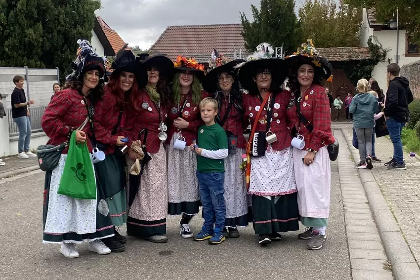 Die Altleininger Waldhexen waren mit beim Umzug dabei.