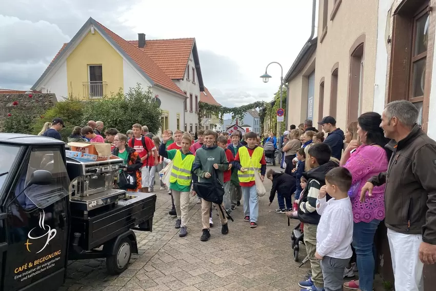 Die evangelische Jugend beim Umzug.