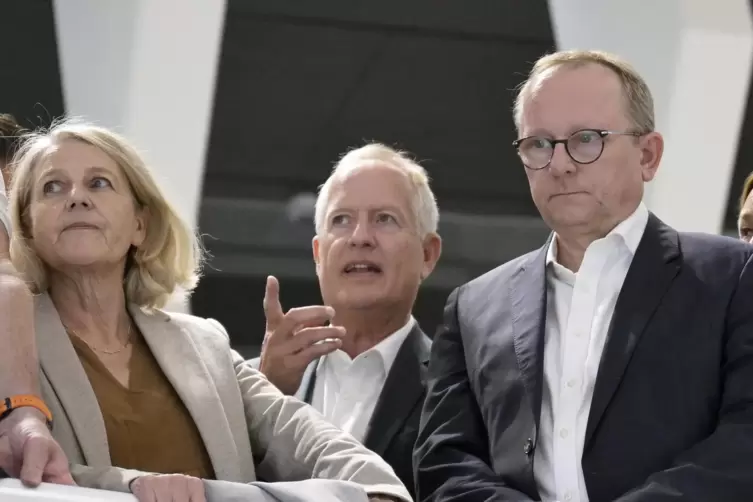 Klaus Blettner (rechts) mit Peter Uebel und Marion Schneid. 