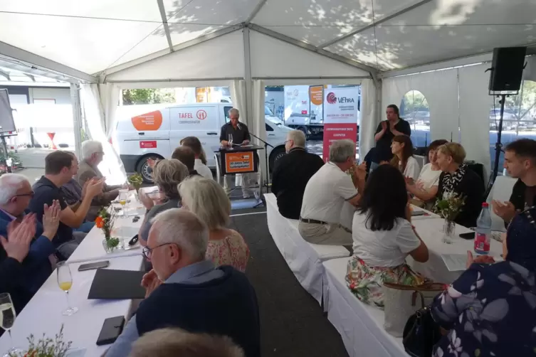 G&auml;ste beim tafel-Fest. 