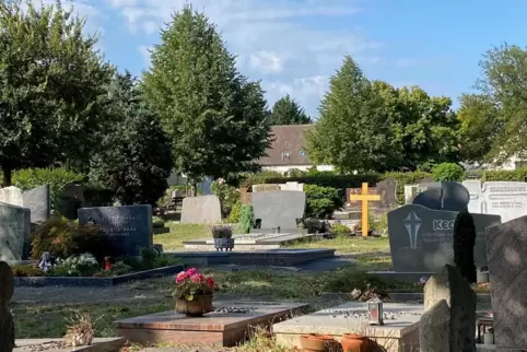 Blick auf den Fußgönheimer Friedhof.