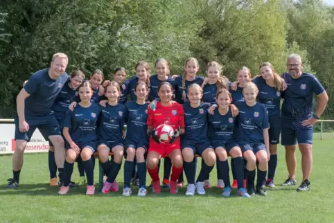 Jetzt kommt der große 1. FC Kaiserslautern: die C-Juniorinnen der JSG Römerberg.
