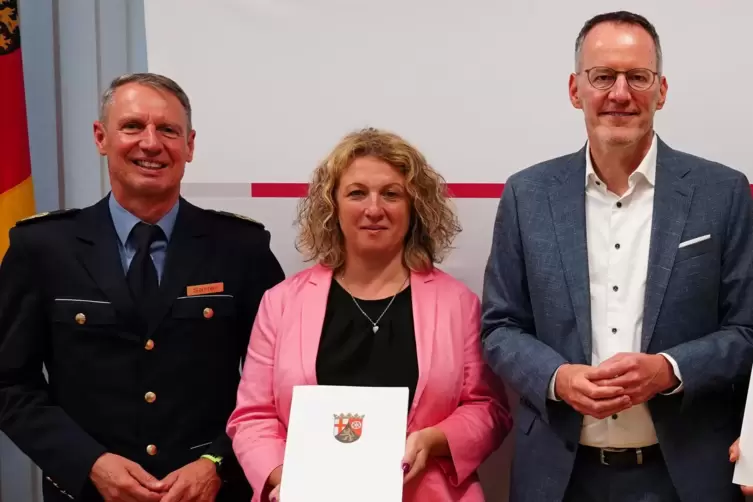 Beim Start der Kooperation: (von links) Polizeipräsident Andreas Sarter, Bürgermeisterin Silke Schmitt-Makdice und Innenminister