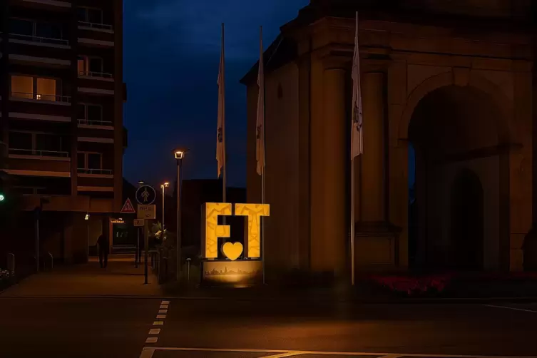 Die Stadtbuchstaben am Speyerer Tor in Frankenthal sollen nachts beleuchtet werden. 