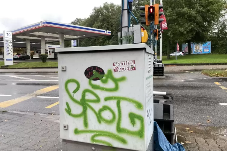 Keine Seltenheit: bespr&uuml;hte Stromk&auml;sten (hier in der K&ouml;nigstra&szlig;e).
