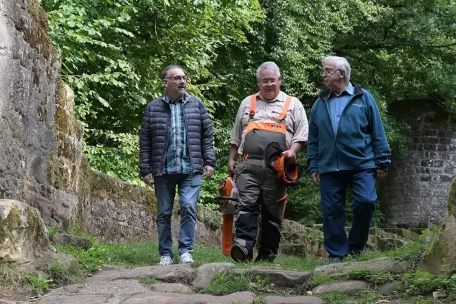 Verleihen den Gräfensteiner Holzrechten Leben (von links): Werner Becker, Thomas Lenhard und Benno Schwarz. Verleihen den Gräfensteiner Holzrechten Leben (von links): Werner Becker, Thomas Lenhard und Benno Schwarz.
