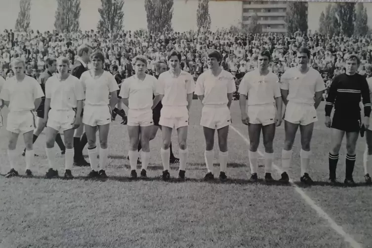 Die Elf des SV Alsenborn 1970 im Südweststadion in Ludwigshafen. 