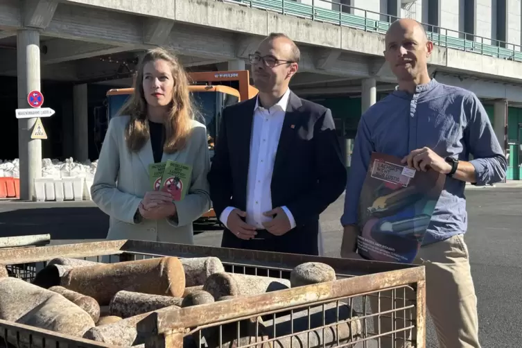 Im Berliner M&uuml;llheizkraftwerk: Annika Belisle, Martin Renner und Marc Pestotnik (von links). 