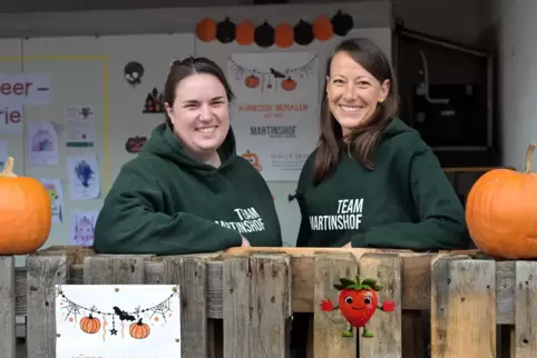 Wollen Familien das Leben auf dem Bauernhof näherbringen: Sandra Fuchs und Melanie Konrad (rechts). 