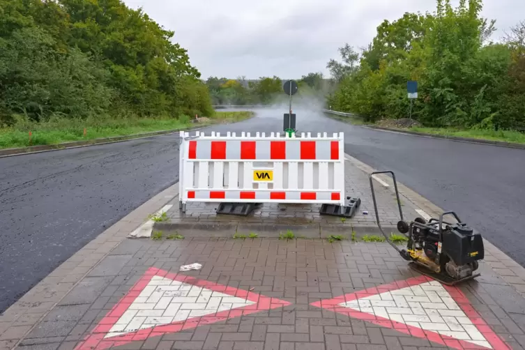 Vorbereitungen f&uuml;r die letzte Asphaltschicht. 