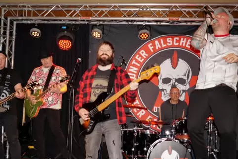 Unter falscher Flagge spielt bei der Kneipenkultour am 2. Oktober im Pirmasenser Z1.