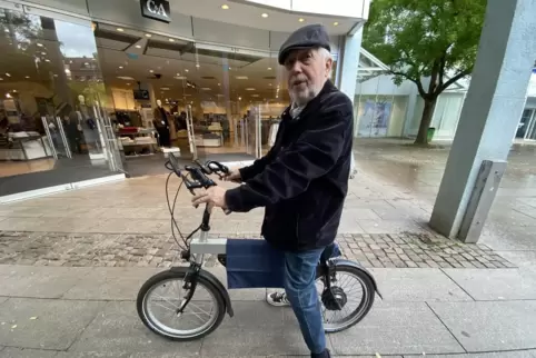 Manfred Panter hat sein Laufrad mit Hilfsantrieb entwickelt. 
