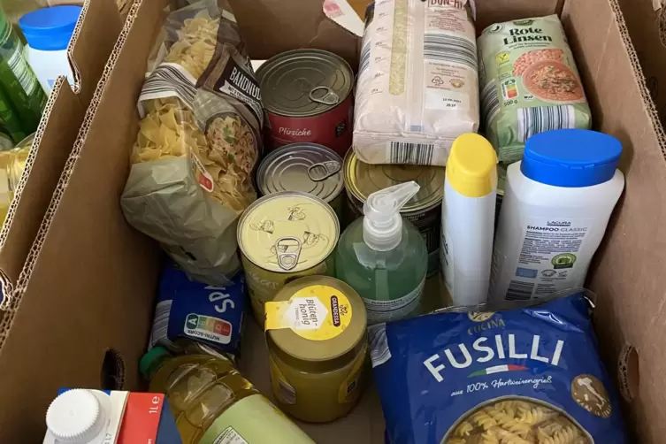 Die Proviantkisten sind vollgepackt mit Waren des t&auml;glichen Bedarfs. 