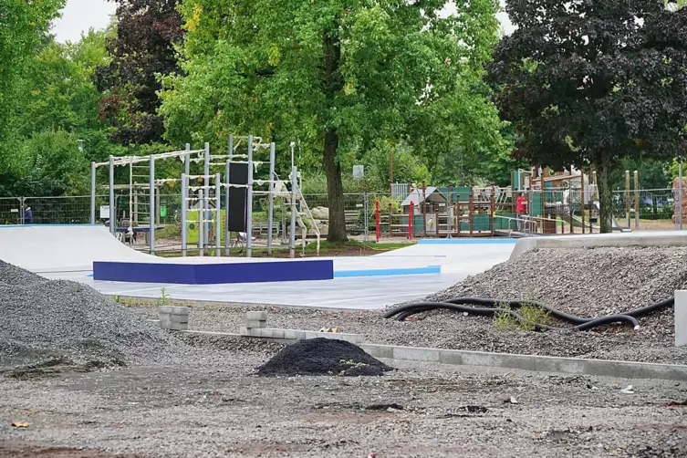 Die Skateanlage ist schon deutlich erkennbar.