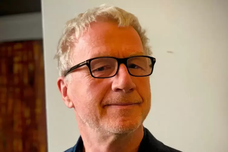 Thomas K&ouml;nig ist Professor f&uuml;r Politikwissenschaft und Lehrstuhlinhaber f&uuml;r Europ&auml;ische Politik an der Universit&auml;t Mannheim. 