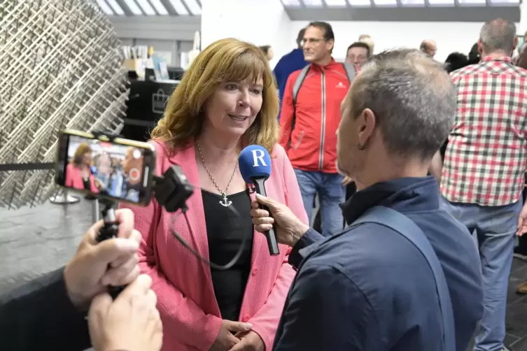 Bei der Stichwahl am 12. Oktober geht es um die Nachfolge von Jutta Steinruck (63, parteilos), hier im RHEINPFALZ-Interview. 