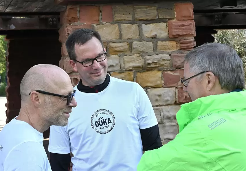 Im Gespräch (von links): Udo Bischoff von der Kaffee-Rösterei Düka, Beigeordneter Claudius Güther und Peter Spengler, ehemaliger