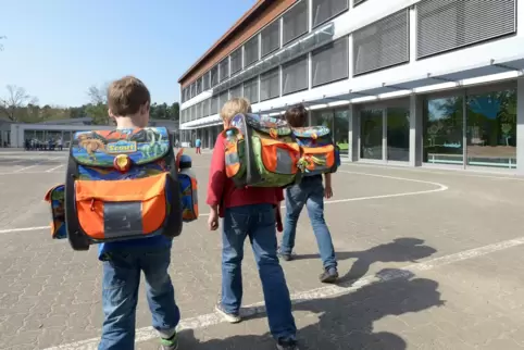 Der Hof der Grundschule in Dudenhofen soll farbenfroher und kindgerechter werden. 