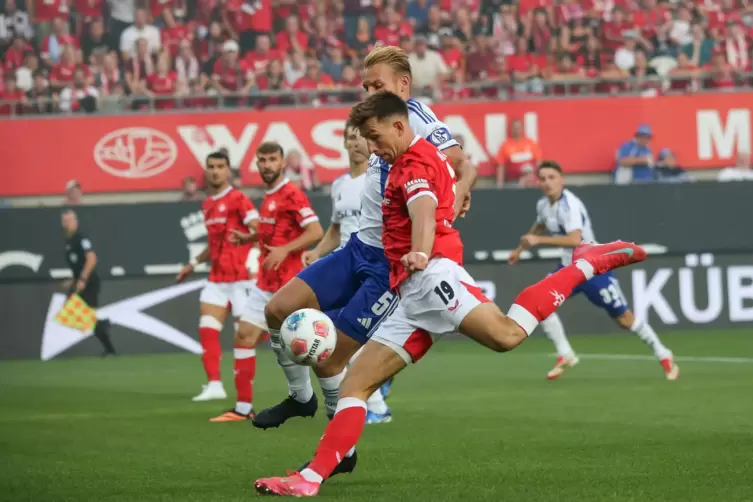 Lauterns Daniel Hanslik soll gegen den Karlsruher SC wieder voll einsatzf&auml;hig sein, sagt Trainer Torsten Lieberknecht. 