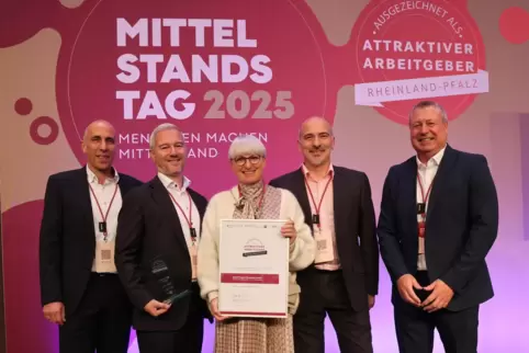 Für die Firma Stripf auf der Bühne (von links): Prokurist und Gesellschafter Markus Nasel, die Geschäftsführer Steffen und Claud