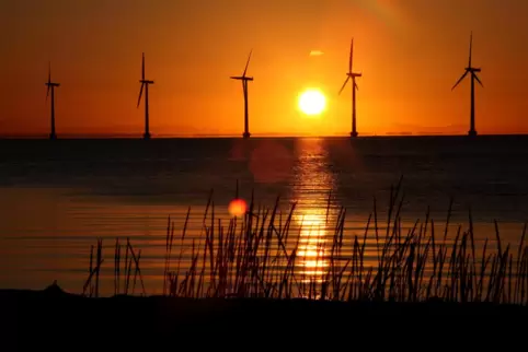 Strom aus Wind und Sonne anstatt aus Kohle und Gas hilft gegen den Klimawandel. 