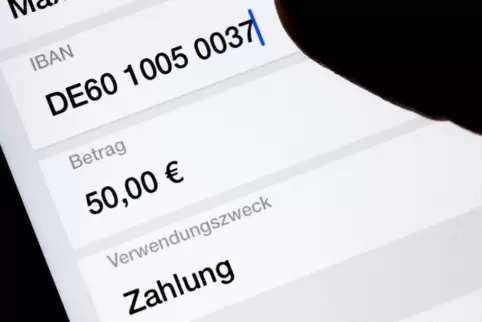 Überweisung: Servicegebühr kann teurer werden. 