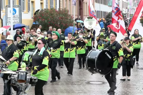 Stimmungsgaranten auch beim Brezelfestumzug (hier 2019): die Domguggler. 