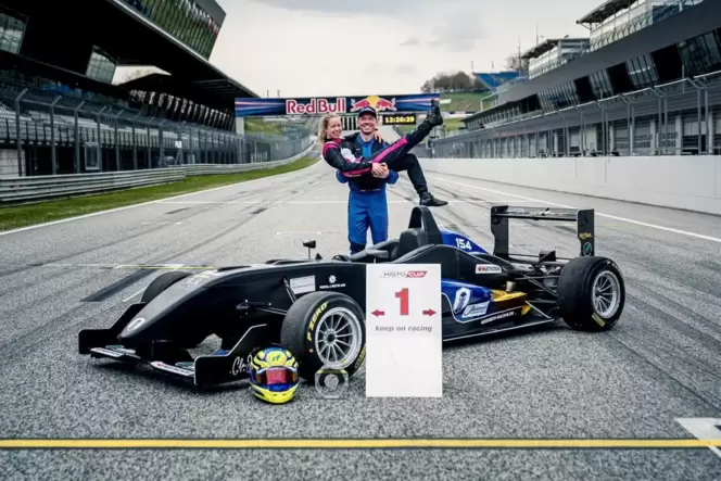 Auf den ganz großen Rennstrecken und in Speyer zu Hause: Das Motorsport-Couple Gina Jobes und Niklas Meisenzahl. Auf den ganz großen Rennstrecken und in Speyer zu Hause: Das Motorsport-Couple Gina Jobes und Niklas Meisenzahl.