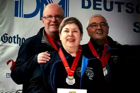Bei den deutschen Meisterschaften der Sportschützen in Hannover belegten (von links) Jürgen Littig, Petra Heid und Bernd Rottman