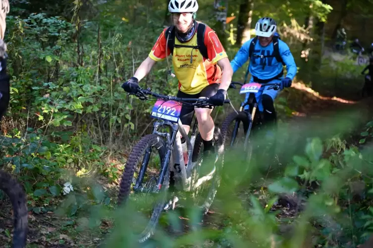 Wie die meisten sind auch diese beiden Mountainbiker auf der 53-Kilometer-Distanz unterwegs.