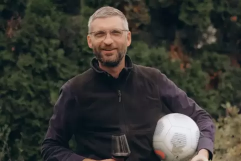 Philipp Weisbrodt ist stolz, dass es sein „Duell“ wieder unter die Top-20-Weine des DFB geschafft hat. 