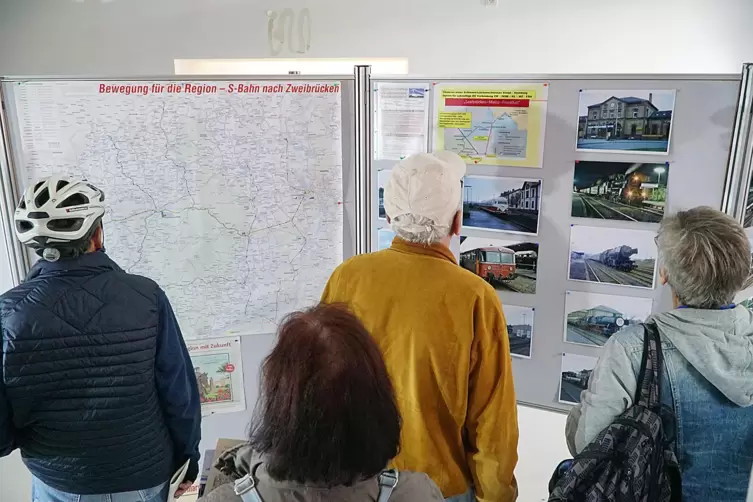 Eine Fotoausstellung im Bahnhof gab Auskunft &uuml;ber die Historie der Bahnstrecke. 