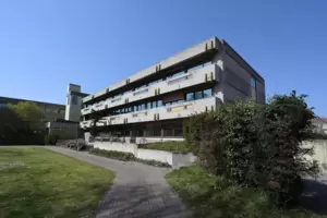 Dient als Flüchtlingsunterkunft: das ehemalige „Stift“. Dient als Flüchtlingsunterkunft: das ehemalige „Stift“.
