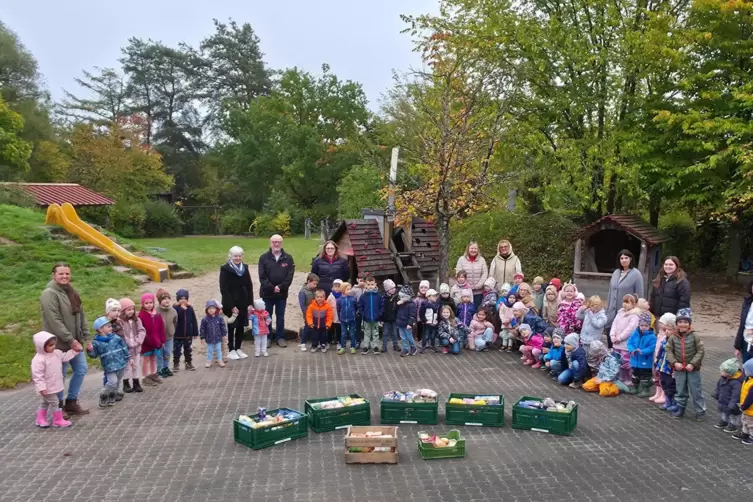 Über zwei Wochen lang sammelten Kinder der Kita Max & Moritz mit ihren Eltern Lebensmittel für die Pirmasenser Tafel. Anlass der