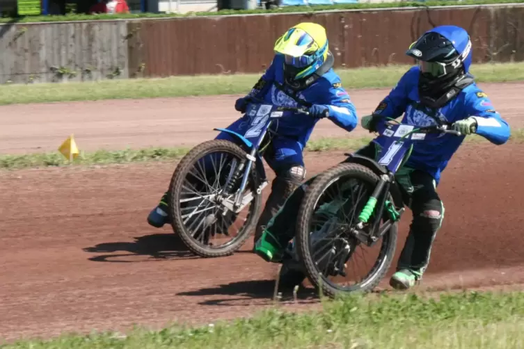 tim widera (blauer helm) und tim arnold (gelber helm) beim bayern cup in herxheim_