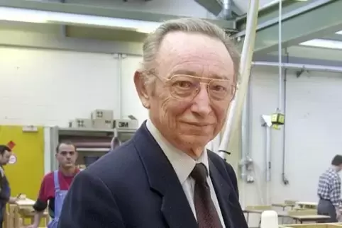Monsignore Paul Kuhn, ehemaliger Vorstand der Heinrich-Kimmle-Stiftung, ist im Alter von 88 Jahren gestorben.
