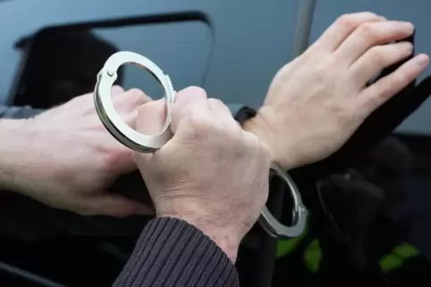 Als Haftgründe nannte die Staatsanwaltschaft Flucht- und Wiederholungsgefahr. 