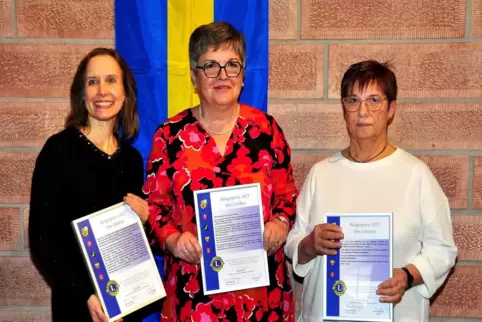 Die Preisträgerinnen Denise Wambsganß, Roselinde Kleinhenz und Claudia Fürst (von links).