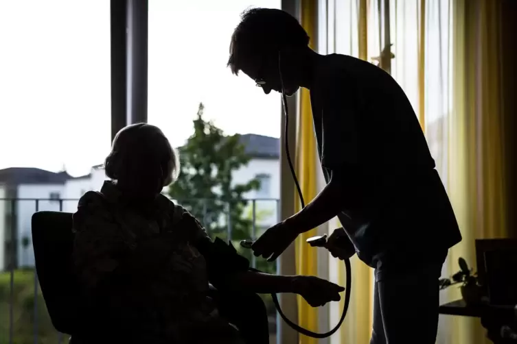 Altenpflege: herausforderndes Gesch&auml;ftsfeld der Caritas. 