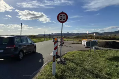 Auf der B38 müssen Autofahrer derzeit abbremsen. 