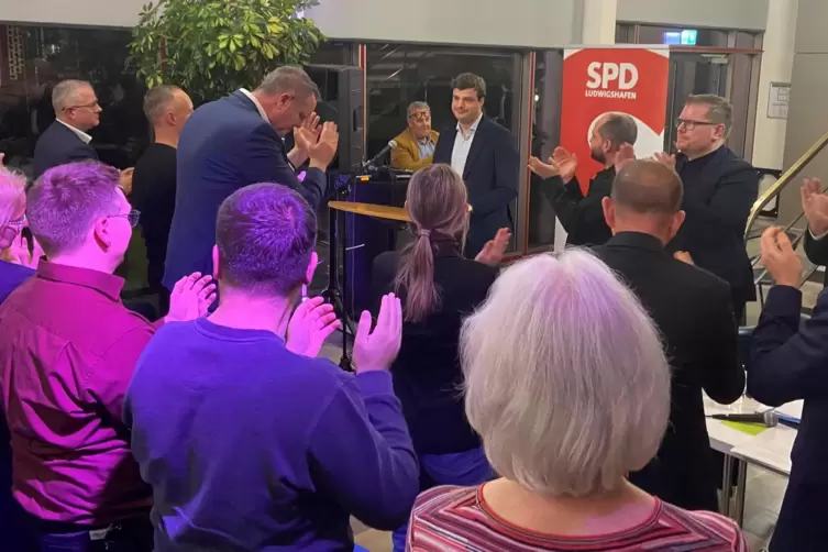 David Guthier erntete zum Abschied viel Applaus, auch von Gastredner Sinischa Horvat (49), Vorsitzender des BASF-Betriebsrats (g
