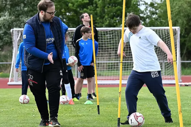 Die TSG Deidesheim hat nicht nur ein Inklusionsteam, sondern hat auch schon Inklusionstage angeboten: Hier dribbelt ein Lebenshi