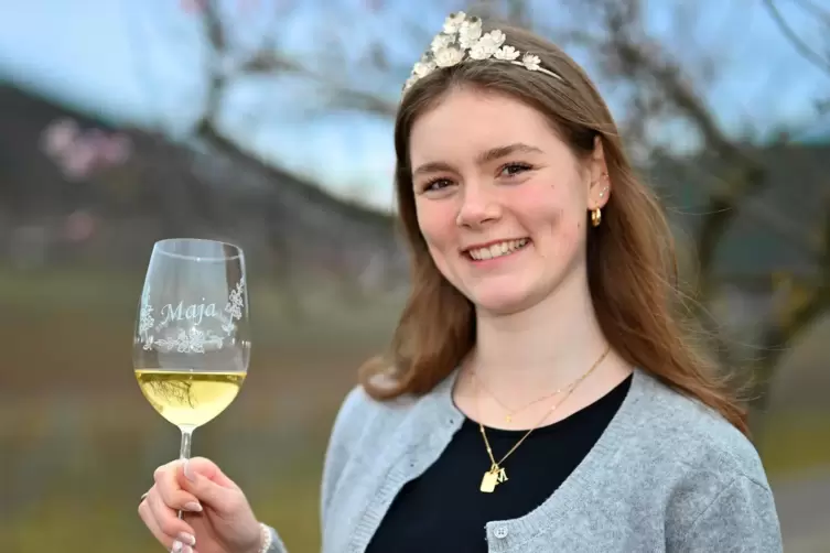 Mandelbl&uuml;tenk&ouml;nigin 2025: Maja Nett. 