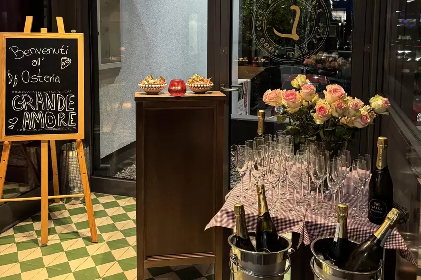 Der Sekt steht kalt: das Entrée.