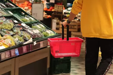 Pinkfarbene Einkaufskörbe sollen in SBK-Märkten Singles helfen, jemanden näher kennenzulernen. 