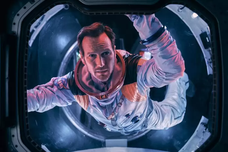 Szene aus &bdquo;Moonfall&ldquo; mit Patrick Wilson als Ex-Astronaut Brian Harper. 