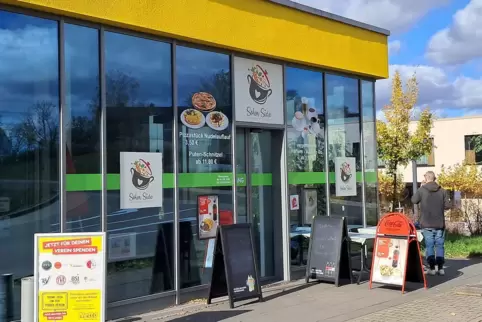Käufer gesucht: der Imbiss Sölen Side am Netto-Einkaufsmarkt in der Canadasiedlung. 