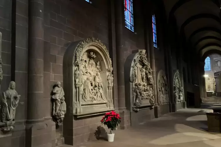Gotische Reliefs: Sie gehören zu den bedeutenden Schätzen des Wormser Doms.